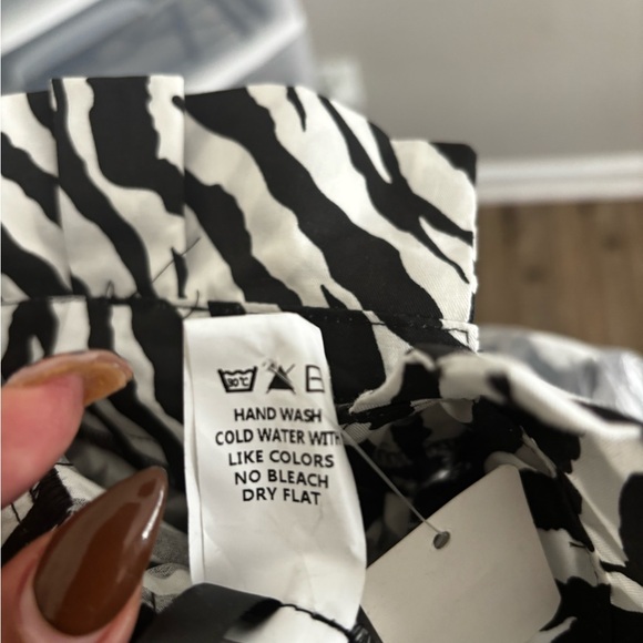 Women's Black & White Zebra Print Belted Paper Bag Cargo Pants - Picture 5 of 6